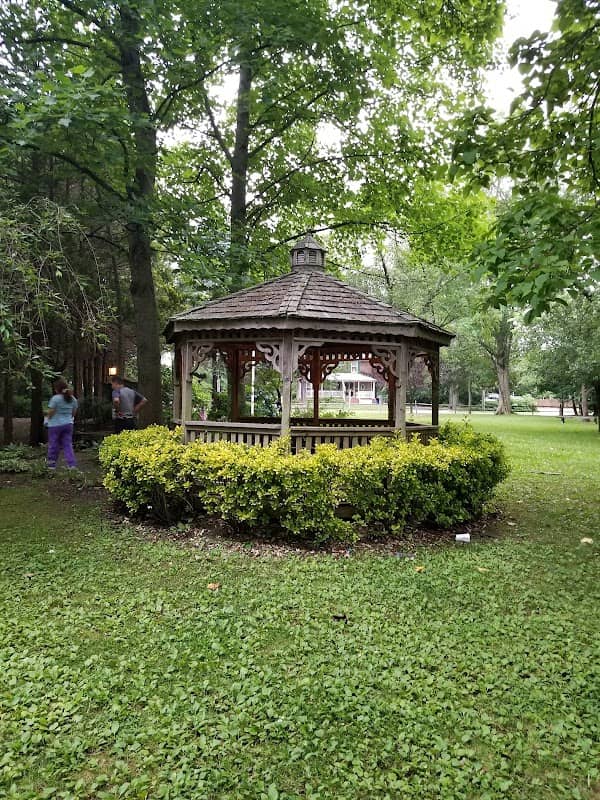 Pearsall Park - Image 5