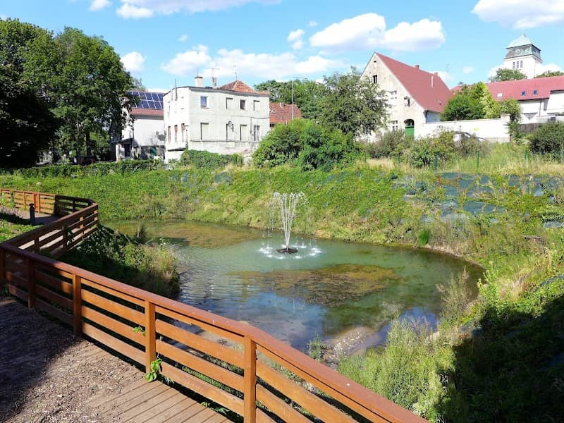 Pomost przy zbiorniku wodnym - Image 2