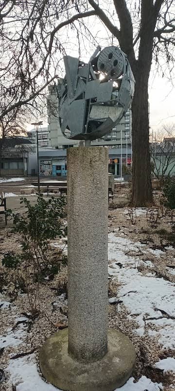 Skulpturen am Rathausplatz Erlangen - Image 3