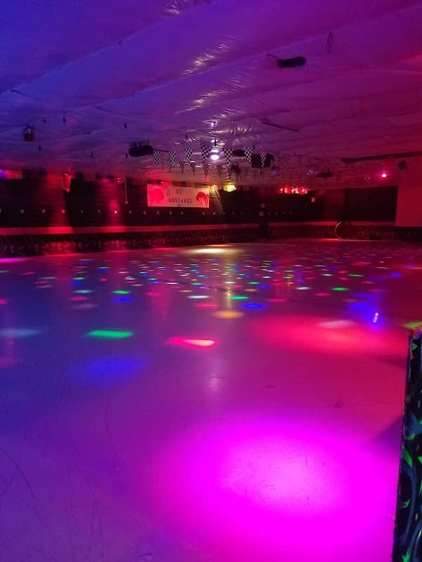 Prosser Family Rollerskating - Image 1