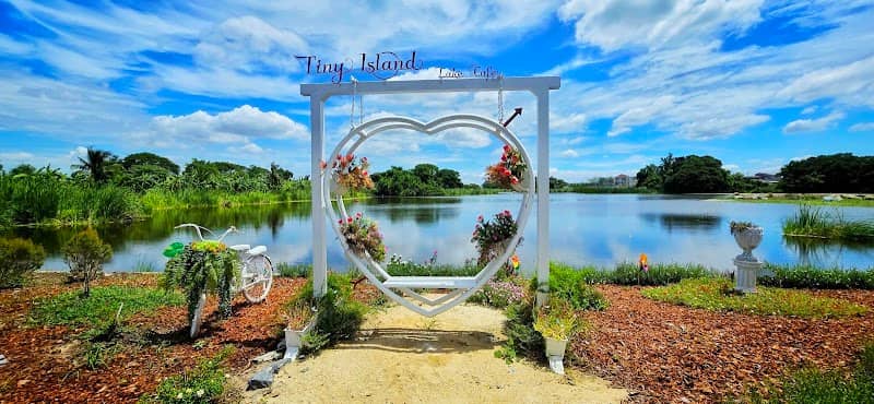 Tiny Island Lake Lodge - Image 1