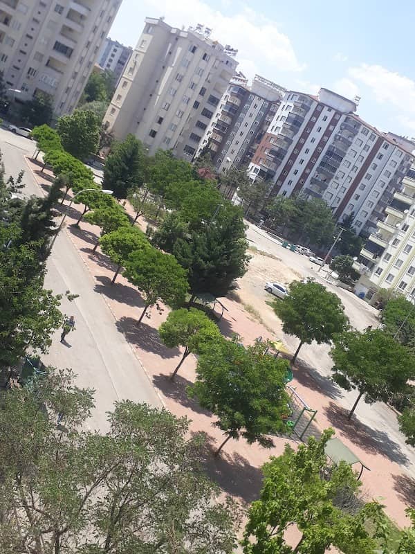 Dinlenme Ve Çocuk Parkı - Image 1