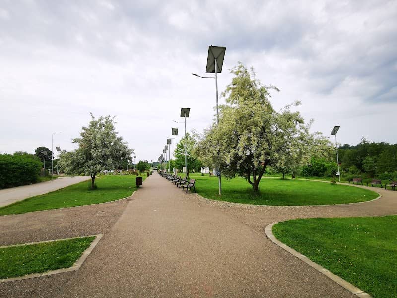 Parc "Blocul Turn" - Image 1
