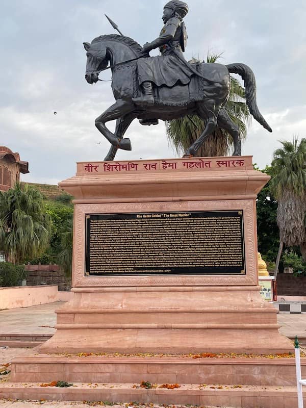 Rao Hema Gehlot Statue - Image 1