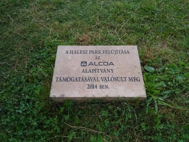 Halesz Park felújításának emlékköve - Image 1