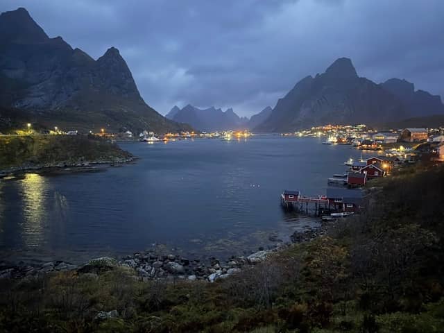 Reine's wooden bridge view point - Image 2