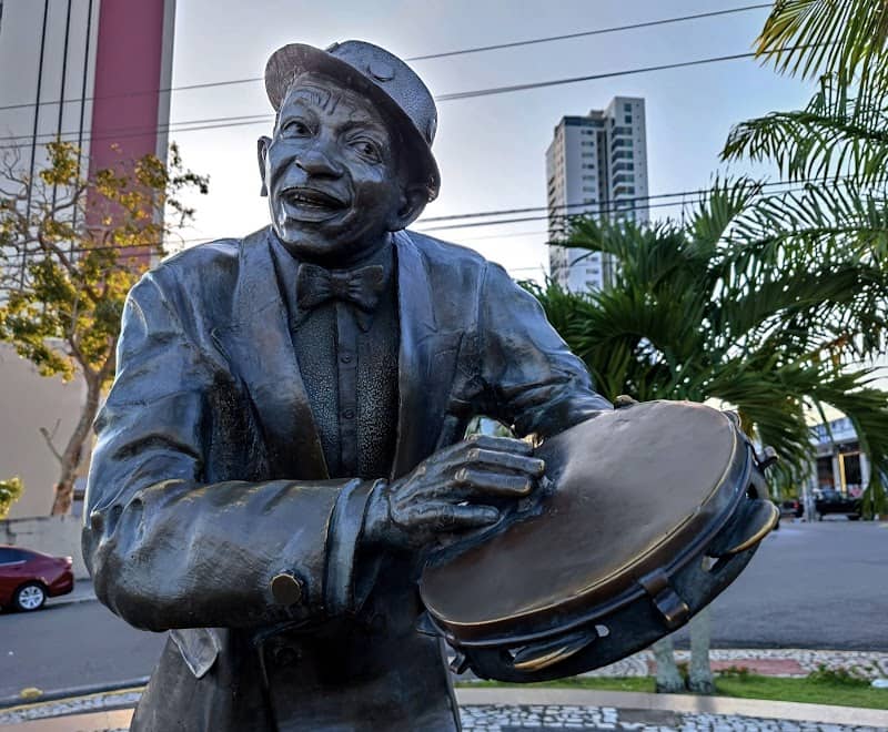 Estátuas em homenagem a Luiz Gonzaga e Jackson do Pandeiro - Image 2