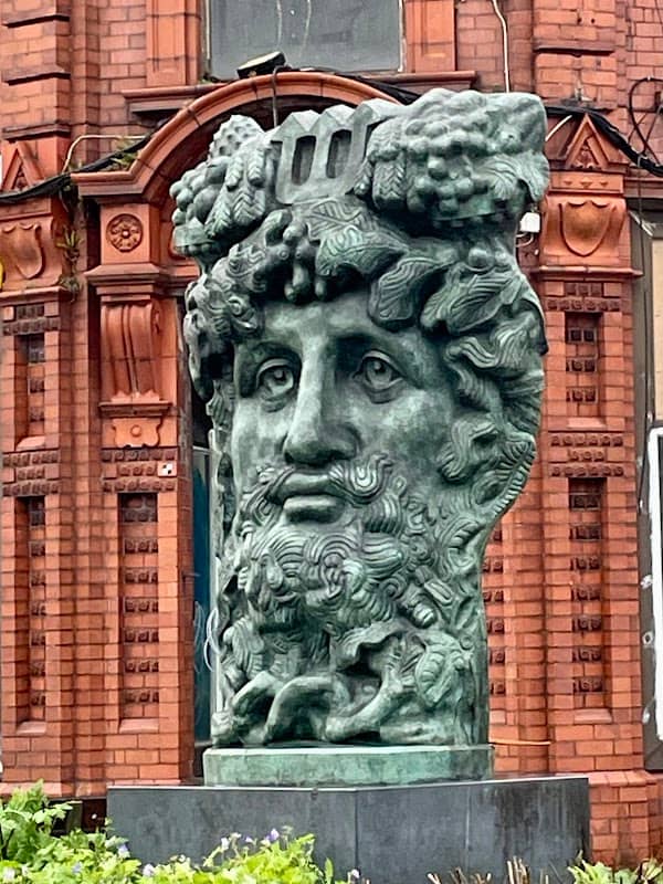Statue - Image 2