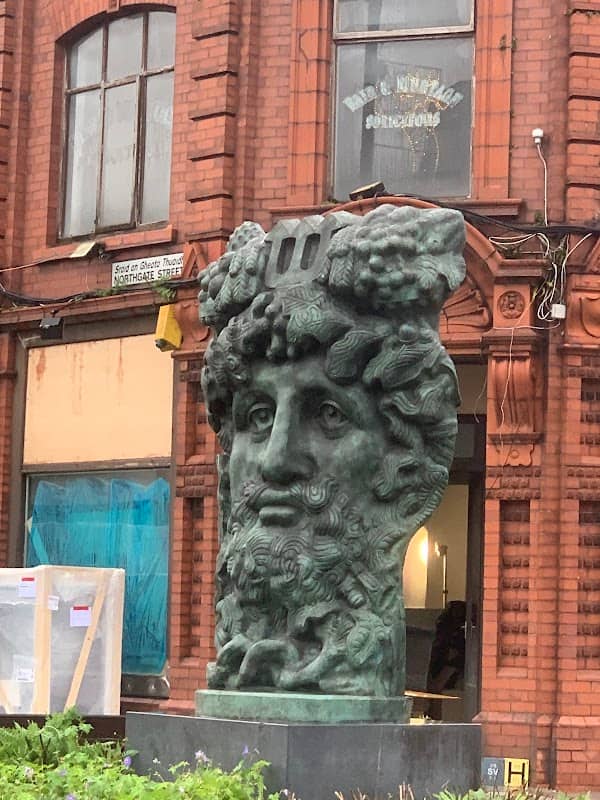 Statue - Image 1