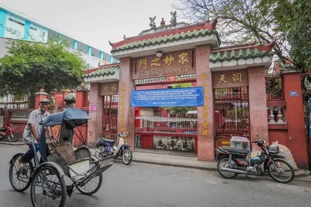 Khanh Van Nam Vien Taoist temple - Image 1