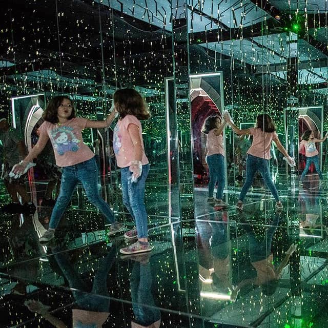 Ripley's Marvelous Mirror Maze - Image 2