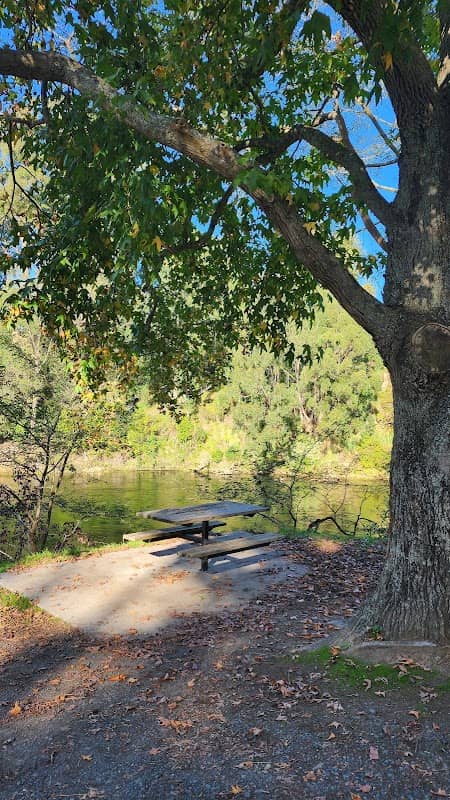 Riverside Park - Image 1