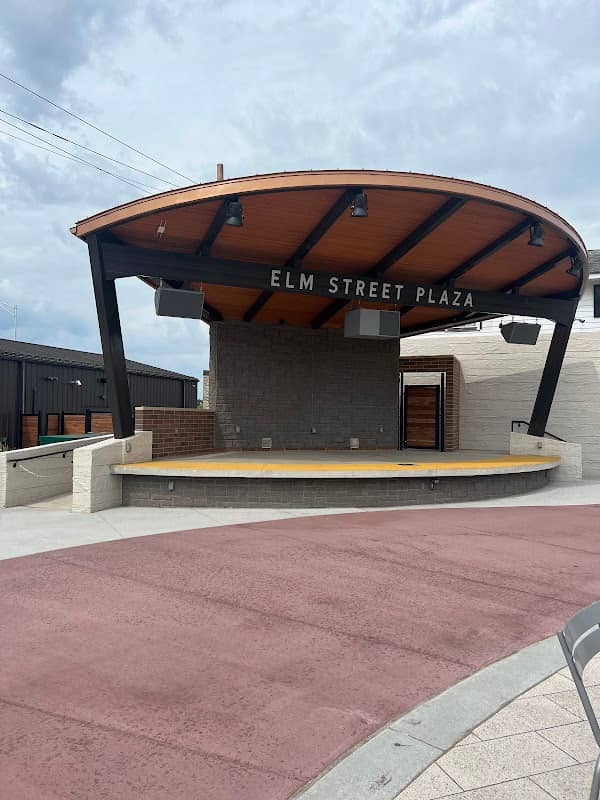 Elm Street Plaza - Image 2