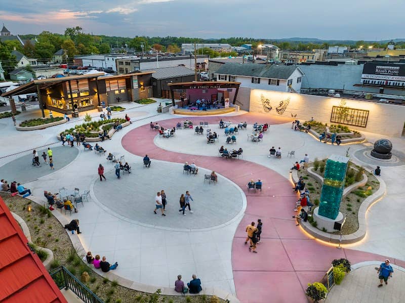 Elm Street Plaza - Image 1