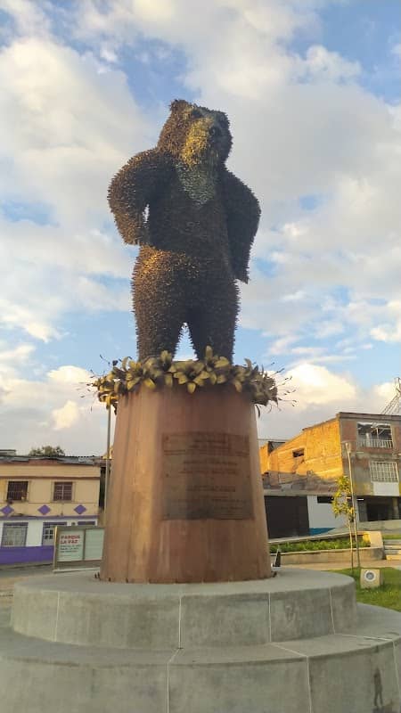 Monumento al Oso de Anteojos - Image 1