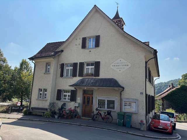 Schulhaus Neuburg - Image 1