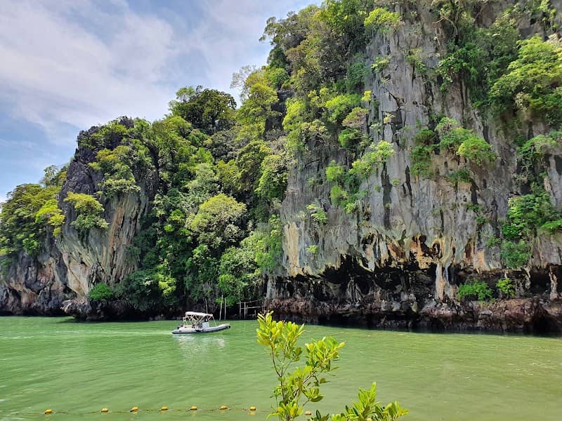 Thalu Mountain Kayaking - Image 1