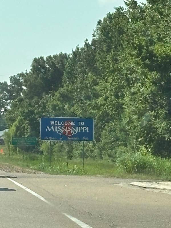 "Welcome to Mississippi" sign - Image 1