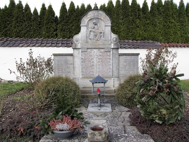 Kriegerdenkmal - Image 1