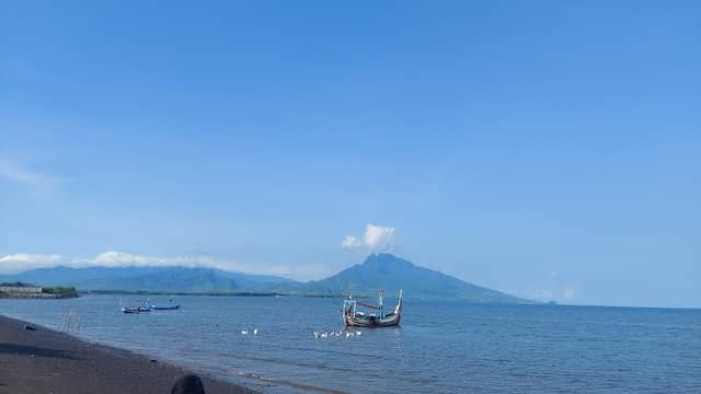 Pantai Sedulur Berighe'en - Image 1