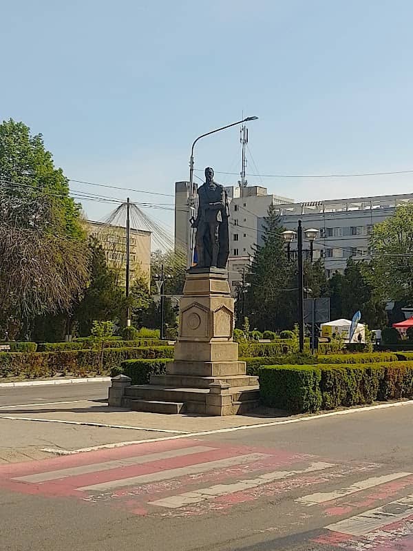Statue of Alexandru Ioan Cuza - Image 1