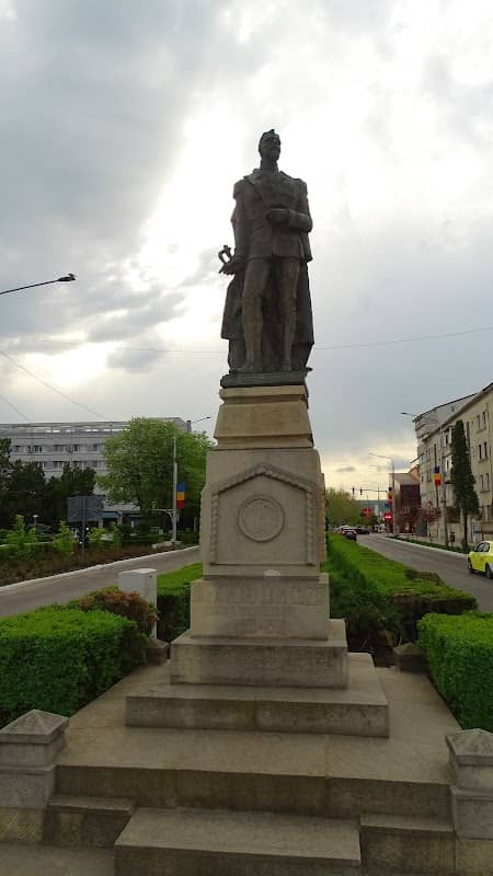 Statue of Alexandru Ioan Cuza - Image 2