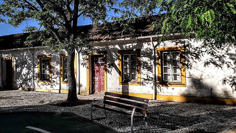 Largo dos escritórios - Image 1