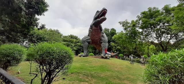 Dinasaur park - Image 1