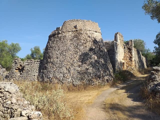 Castello ciclopico rupestre - Image 1