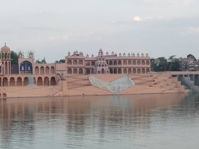 Chambal Viewpoint - Image 1
