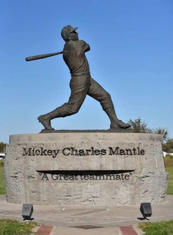 Mickey Mantle Memorial Statue - Image 2