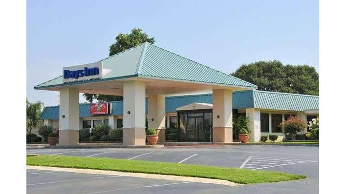Days Inn by Wyndham Forrest City - Image 1