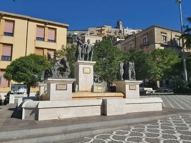 Fontana di Piazza Umberto I - Image 1