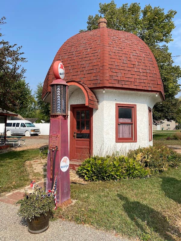 The Mushroom Building - Image 1