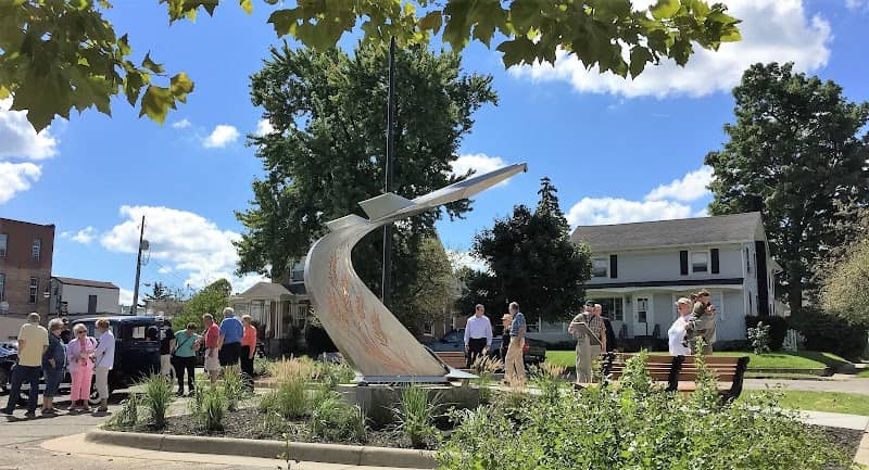 "Growing Progress" Sculpture - Image 1