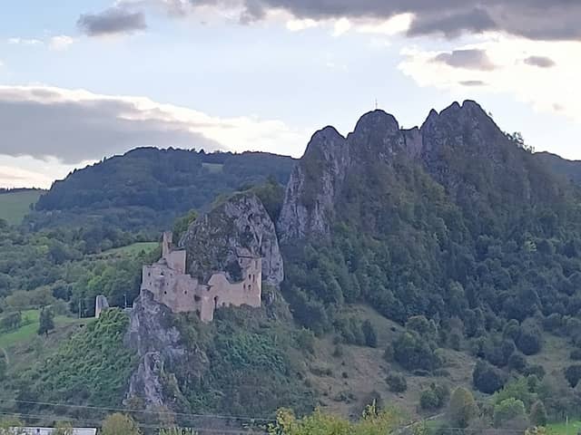 Výhľad na hrad Lednica - Image 1