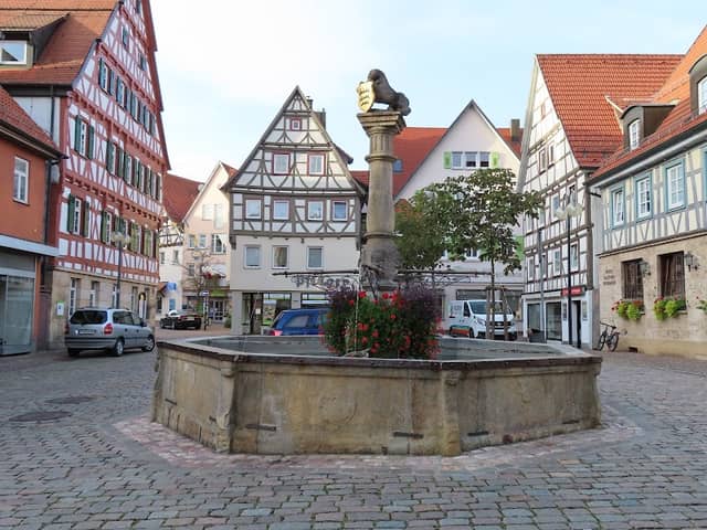 Marktplatz und Marktbrunnen - Image 1