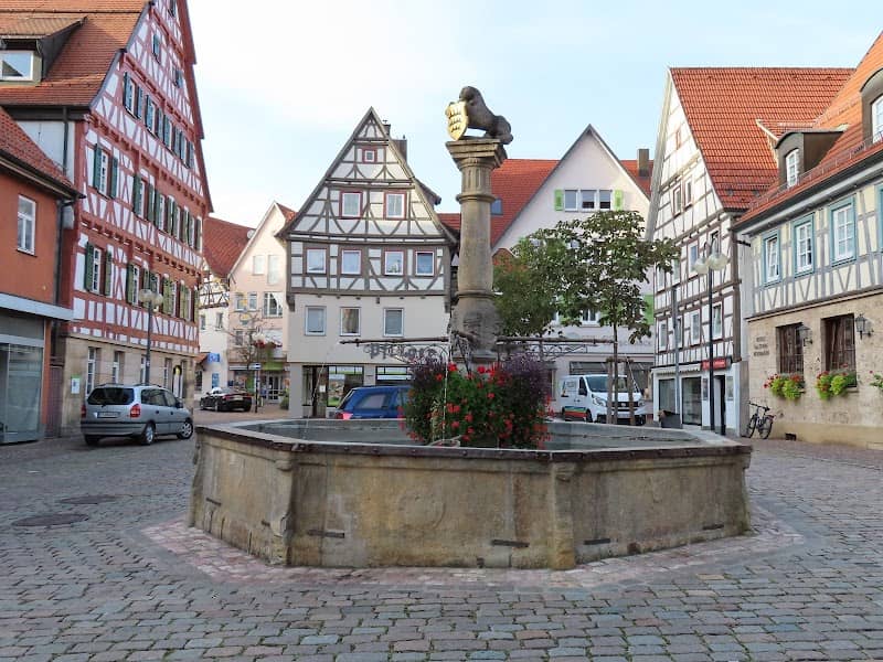 Marktplatz und Marktbrunnen - Image 1