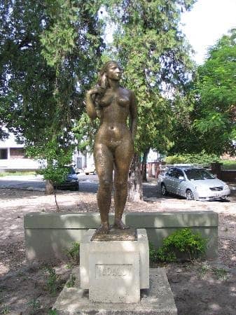Estatua de La Taragüí - Image 1