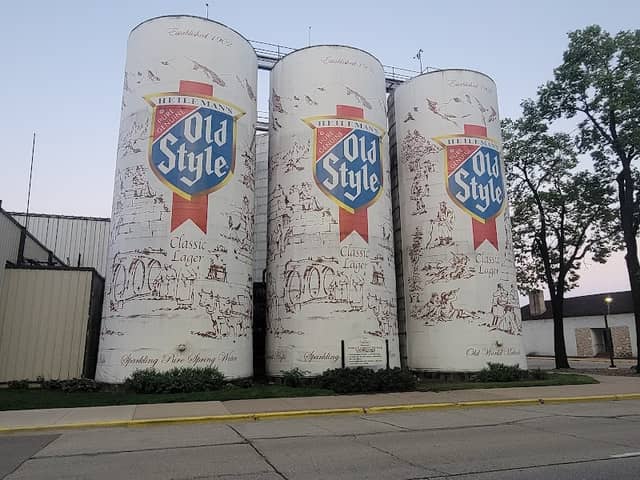 World's Largest Six-Pack - Image 2