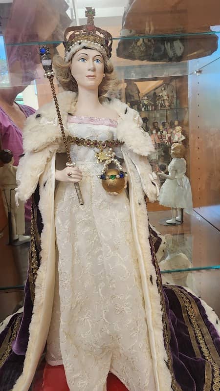 Eliza Cruce Hall Doll Museum - Image 2