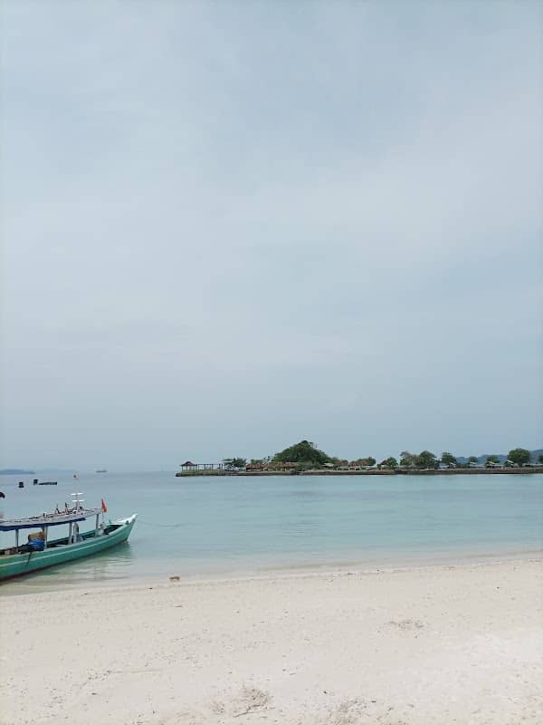 Pantai Mutun Water Boom - Image 1