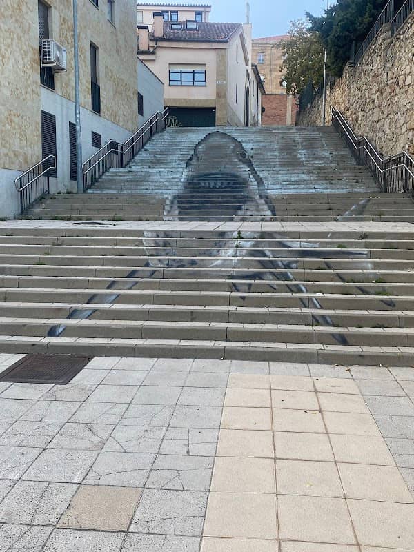 Escaleras Tiburón - Image 1