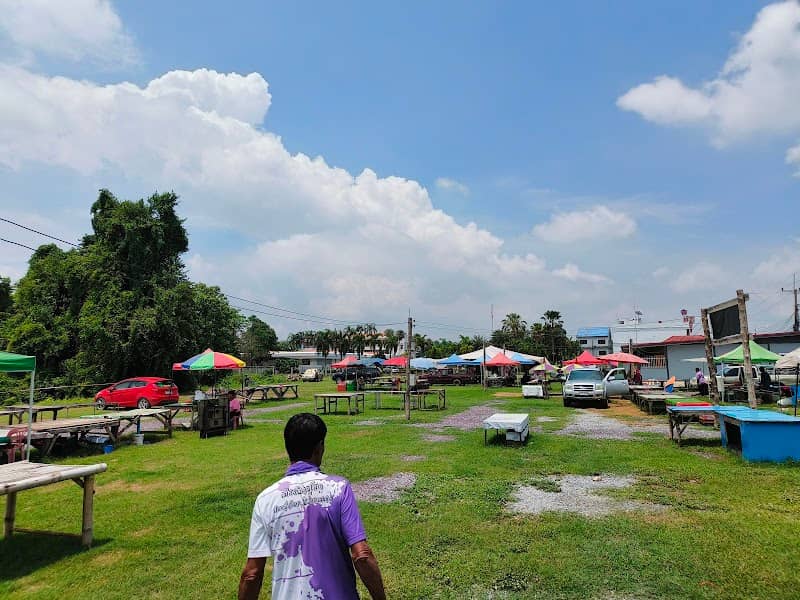 ตลาดนัดสามแยกไทยรัฐ - Image 1