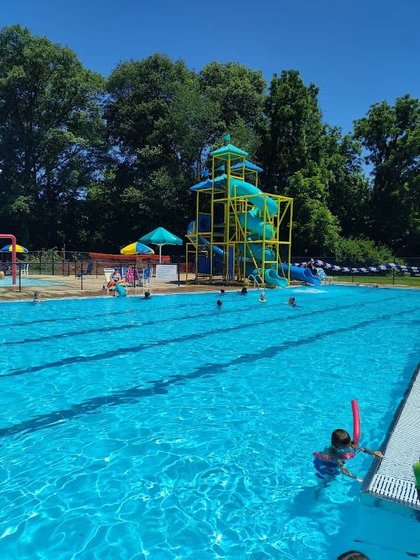 Loogootee City Pool and pickleball courts - Image 1