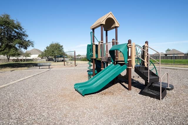 Pine Hollow Neighborhood Park - Image 2