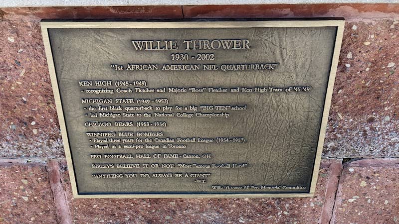 Willie Thrower Memorial Statue - Image 2