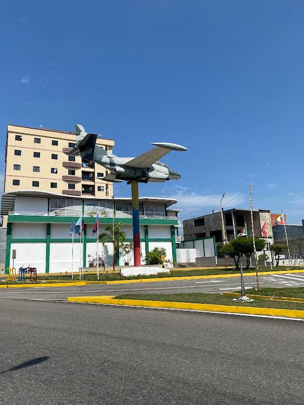 Av. Bolivariana Park - Image 1