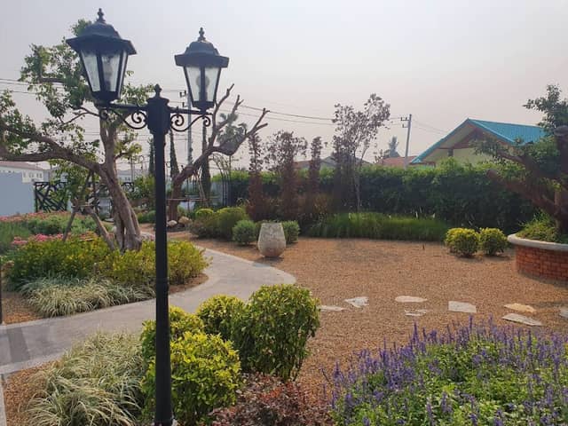 Gardener Landscape - Image 1