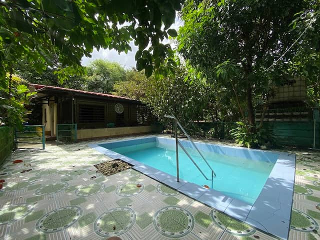 Jhugs Palace - Image 1